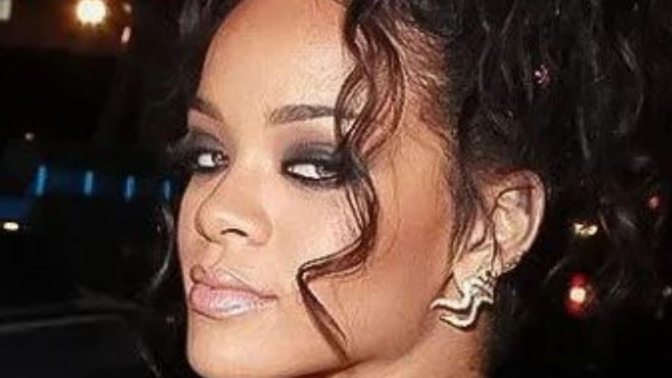 Rihanna, posando. Fuente: Instagram Fanpage @rihannaofficilal