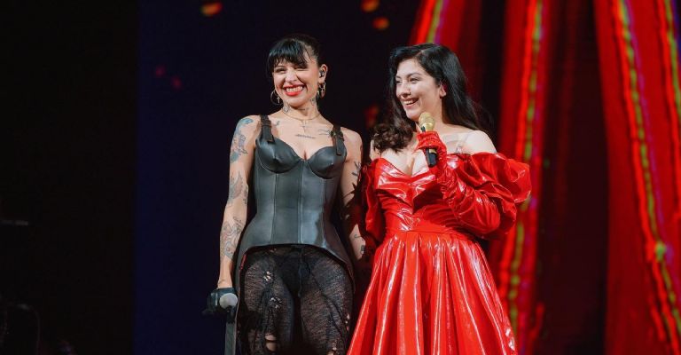 Cazzu y Mon Laferte subieron la temperatura desde el escenario | La Sabrosita