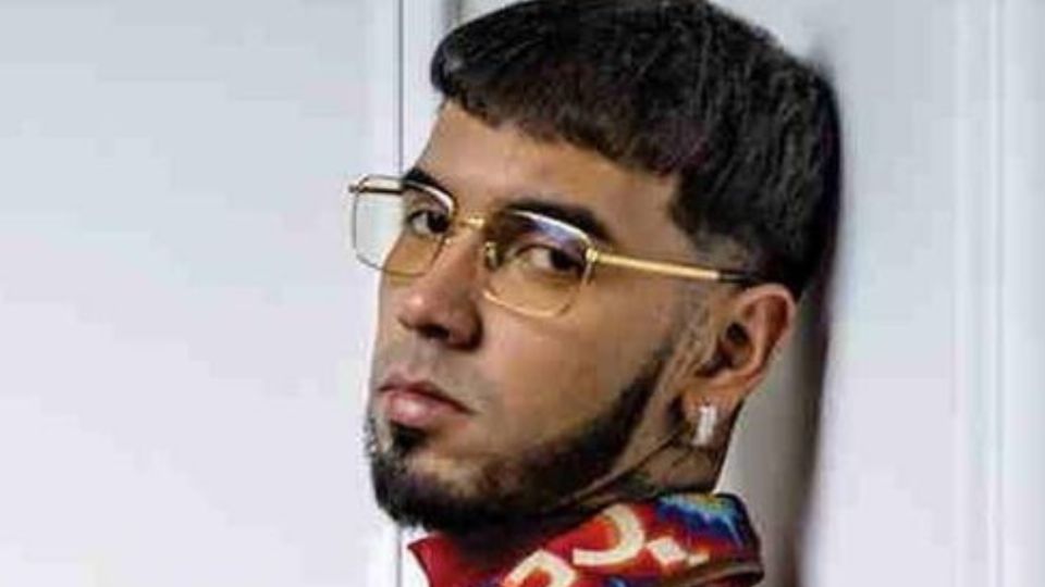 Anuel, posando. Fuente: Instagram @anuel