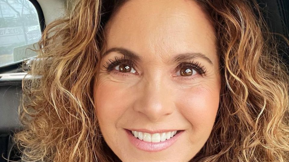 Lucero, posando. Fuente: Instagram @luceromexico