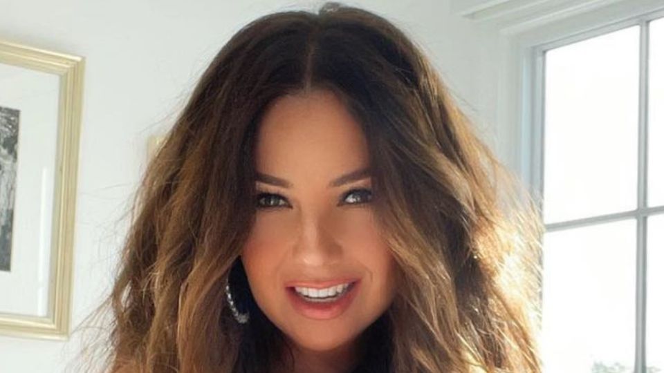 Thalía, posando. Fuente: Instagram @thalía