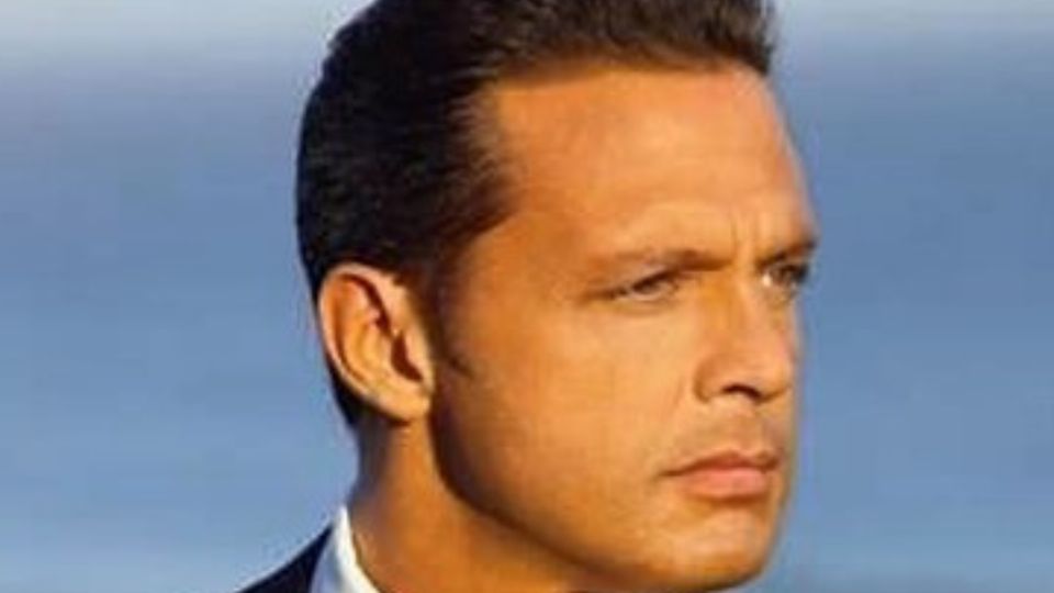 Luis Miguel, posando. Fuente: Instagram @lmxlm