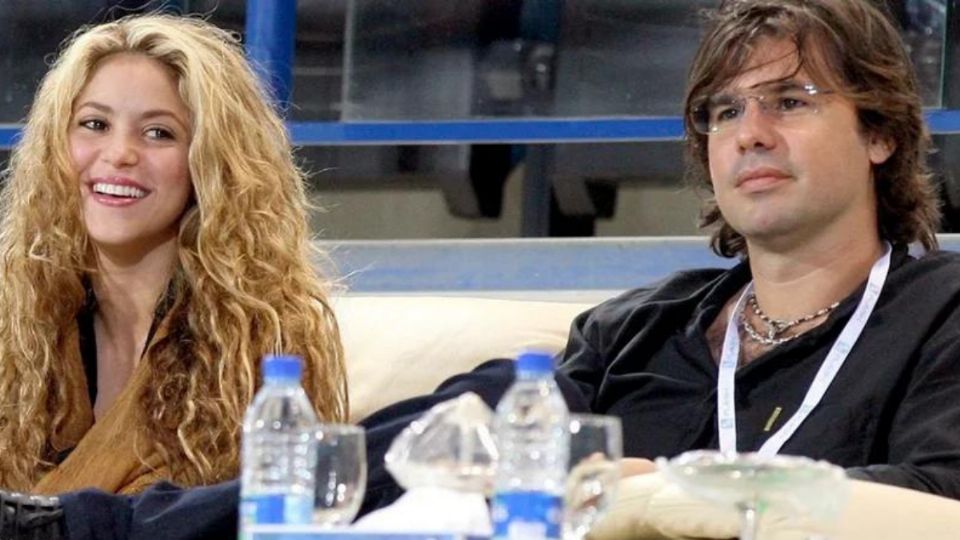 Shakira y Antonio de La Rúa, posando. Fuente: Archivo La Sabrosita.