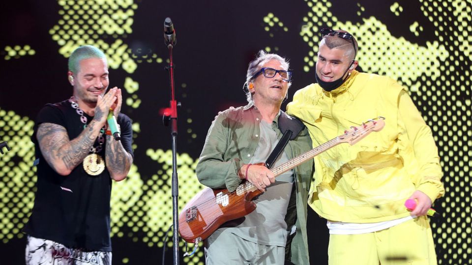 J Balvin, Bad Bunny y Marciano Cantero. Fuente: Captura de vídeo 'Un peso'. YouTube @jbalvin