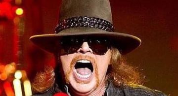 5 músicos que hicieron sus conciertos lesionados
