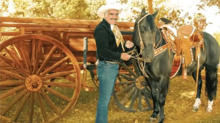 Vicente Fernández debuta en el género de banda tras su partida