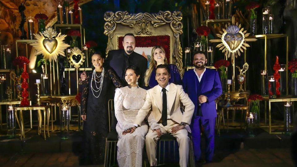 Pepe Aguilar comparte fotografías de la boda de su hija.