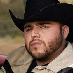 Viralizan videos de Gerardo Ortiz cantando narcocorridos en la Feria de Texcoco