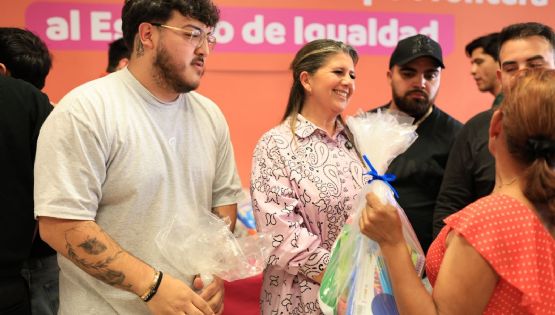 Grupo Frontera entrega laptops y útiles escolares a centro para migrantes en Monterrey