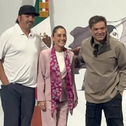 Grupo Intocable sorprende en la mañanera. ¿Posible concierto en el Zocalo?